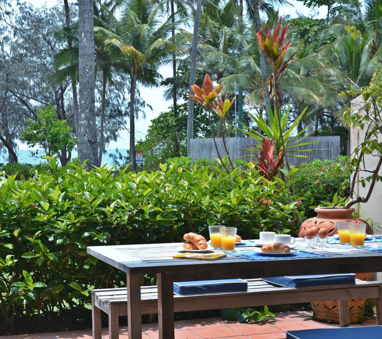 Number 2 On The Beach | Beautiful Beachfront Villa Port Douglas Exterior photo